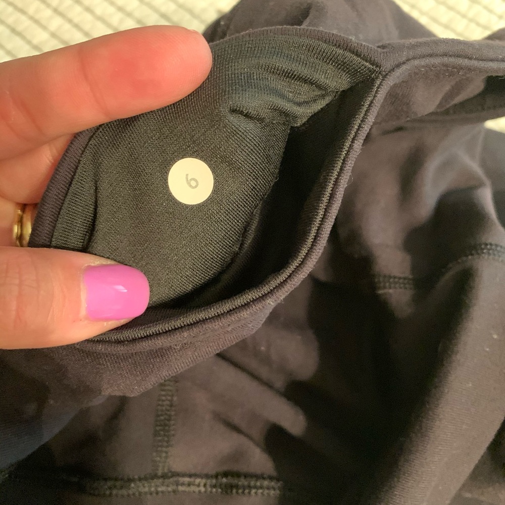 Lululemon - Picture 3 of 3